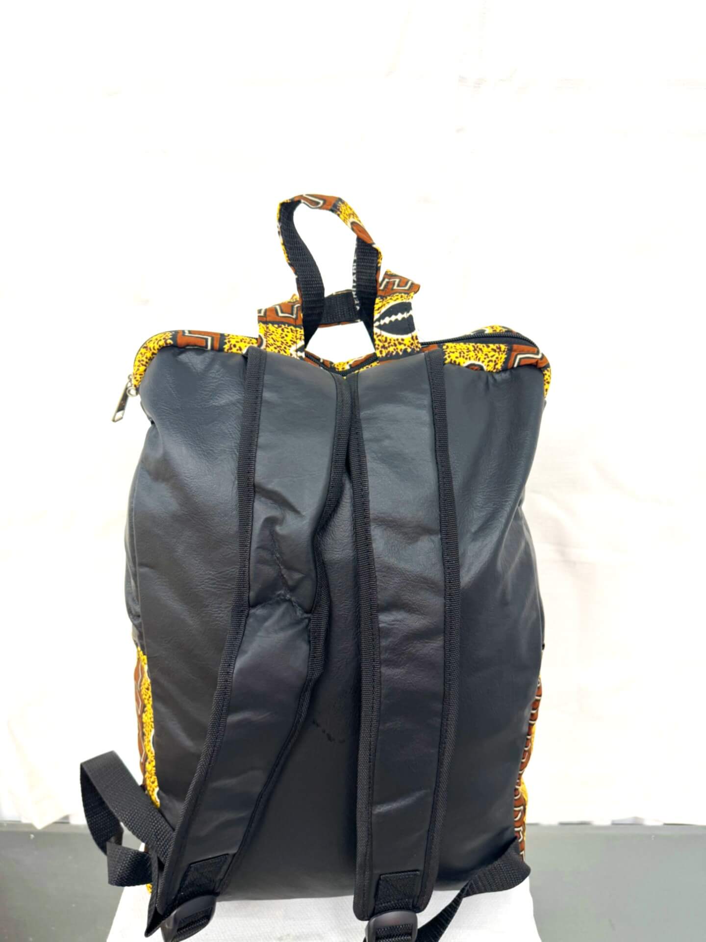 Tema Kwa Black/coffee/gold alternate view