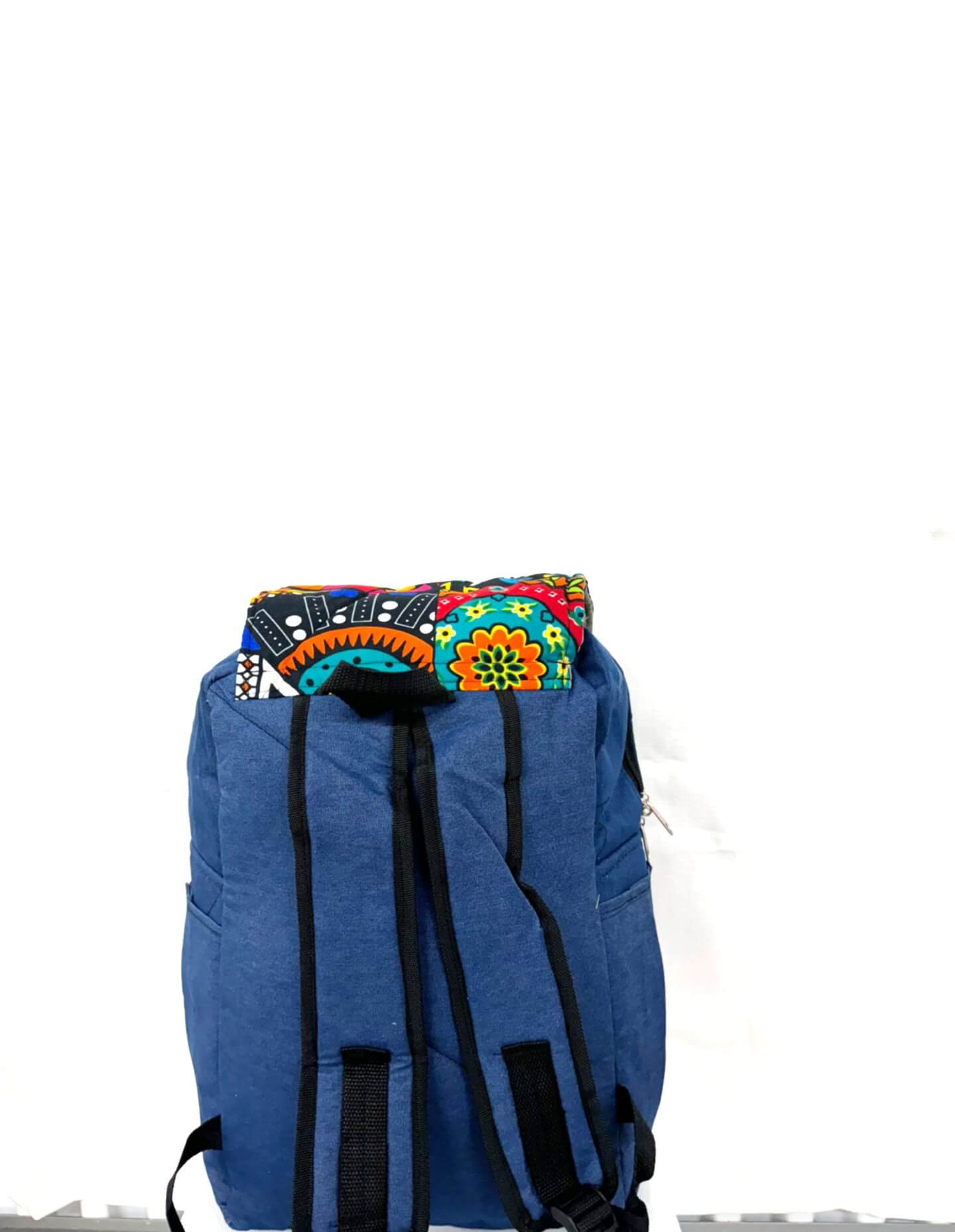 Accra Beauty Blue/green/red/yellow alternate view