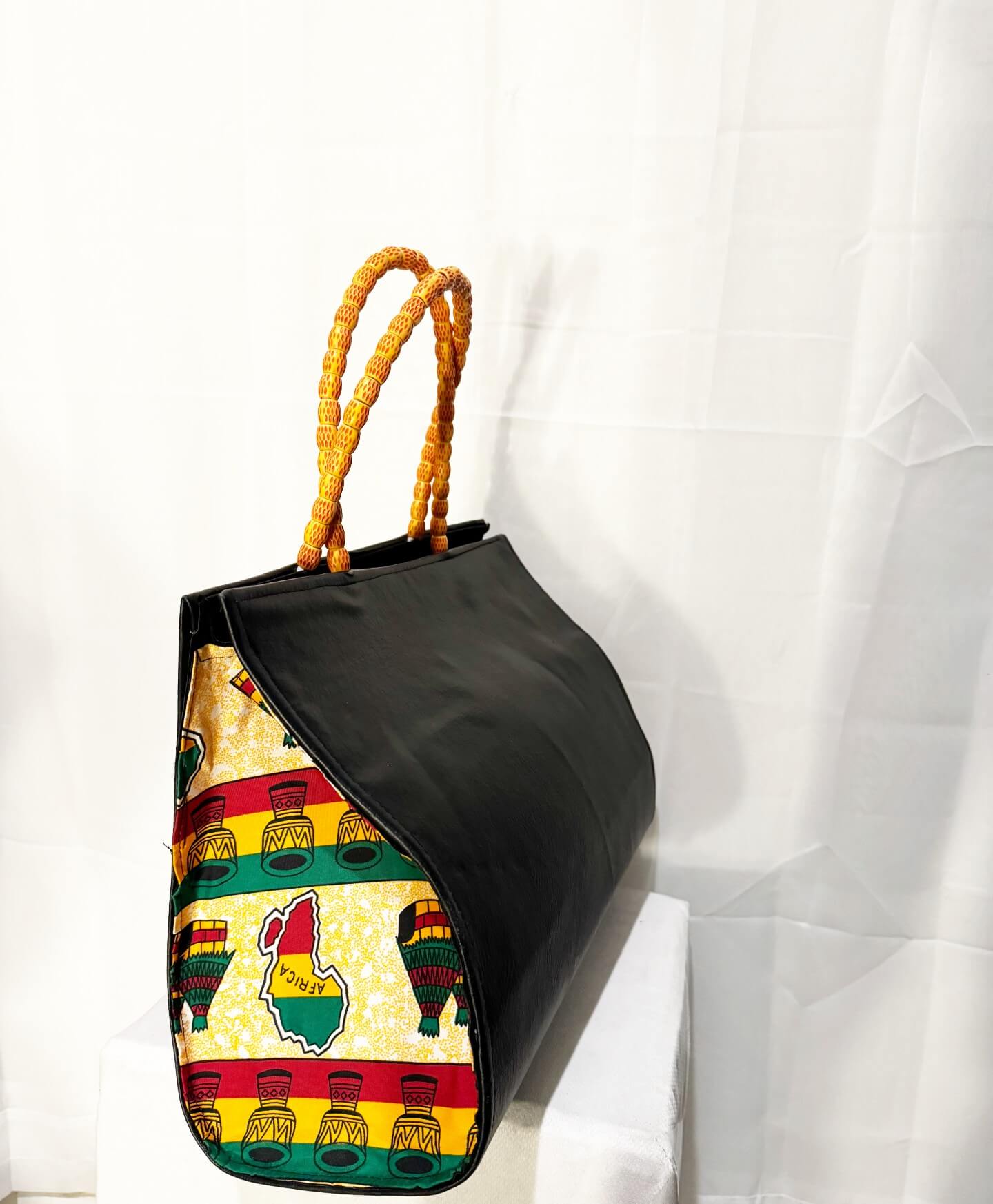 Dondon Leather Black/yellow/green/red alternate view