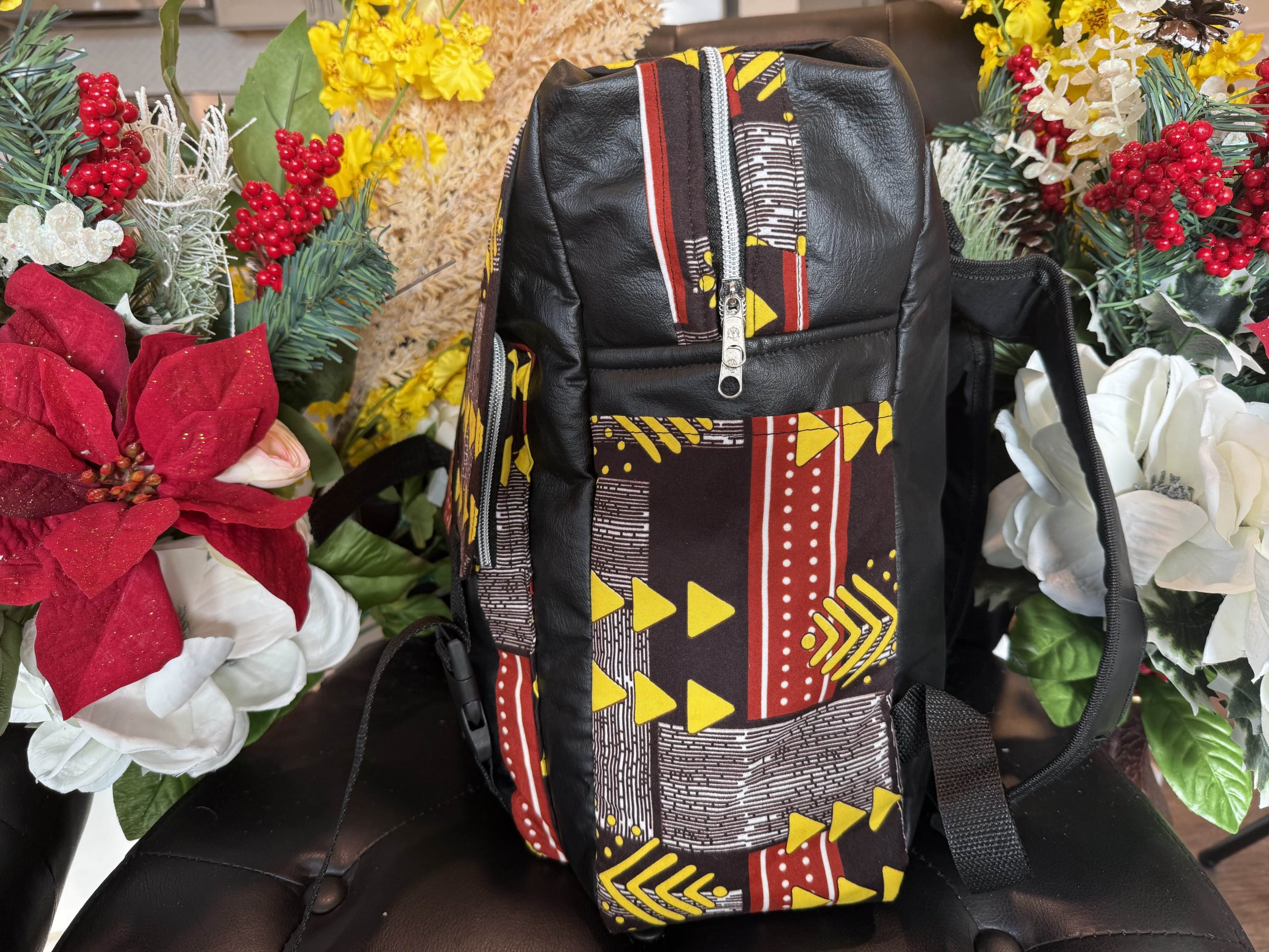 Ghanian Plade Black/brown/white/red alternate view