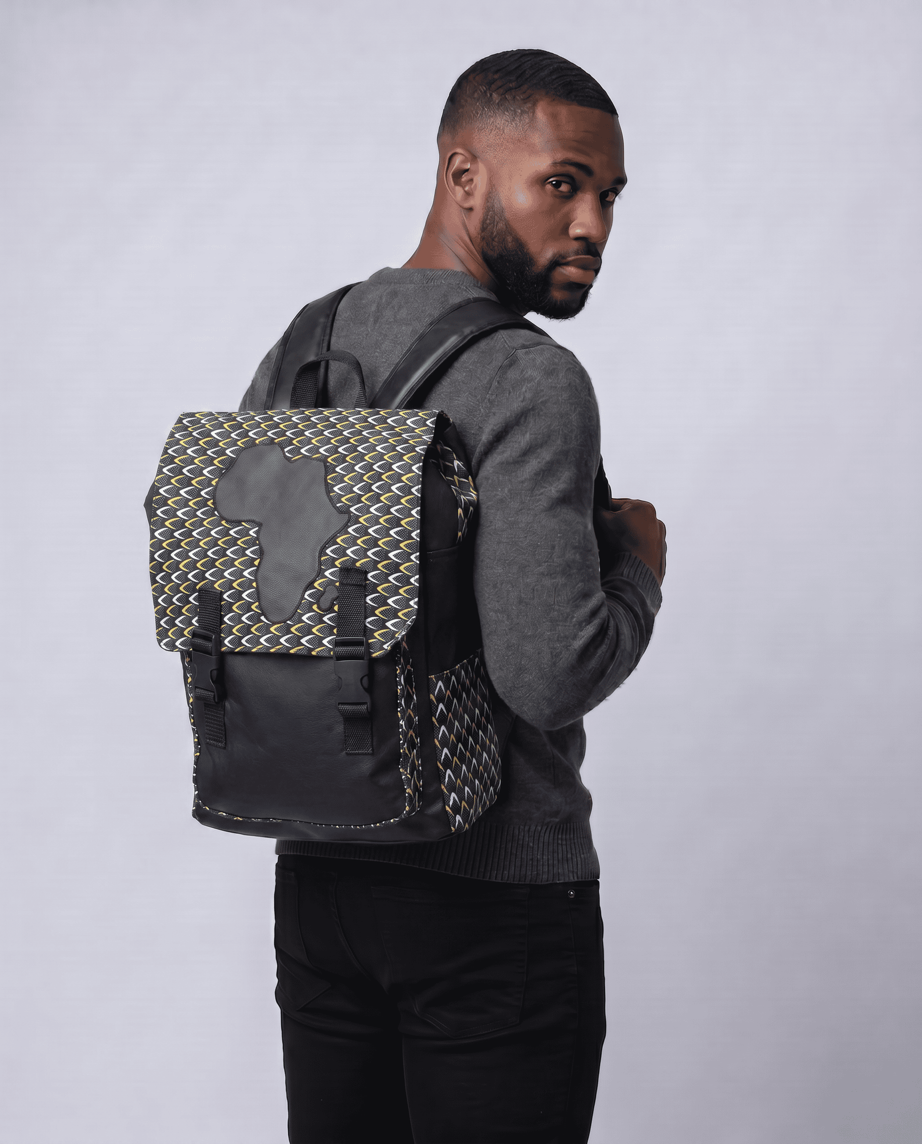 Ghanian Plade Black/blue/yellow/white alternate view